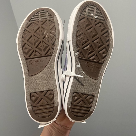 Kids shimmery purple converse size 2 *inspect photos for wear - Picture 10 of 10